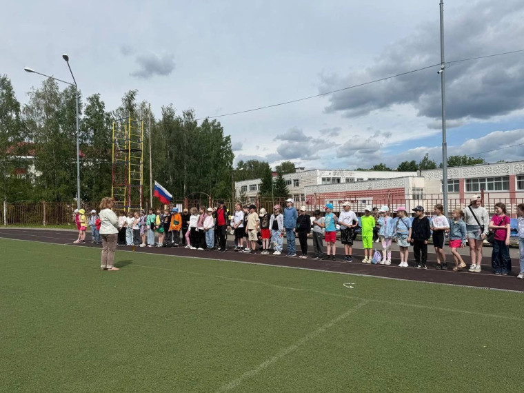 Пришкольный лагерь "Зарничка". Открытие лагерной смены.